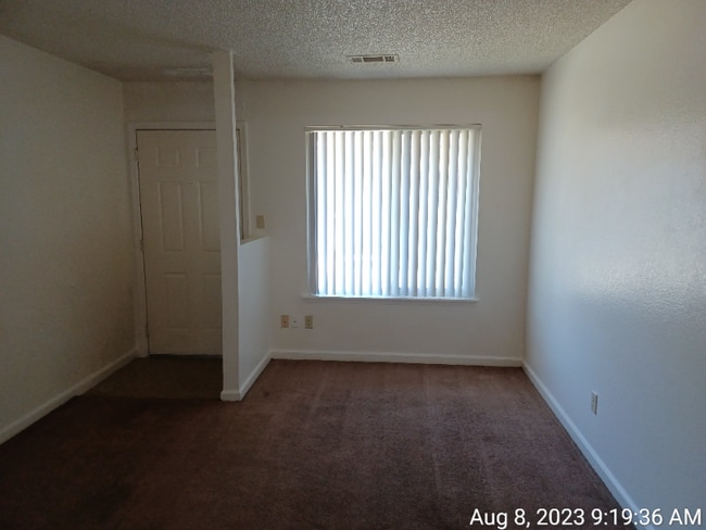 Building Photo - 204 W Dakota Ave