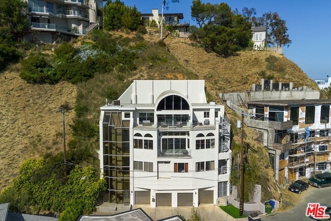 Building Photo - 8435 Franklin Ave