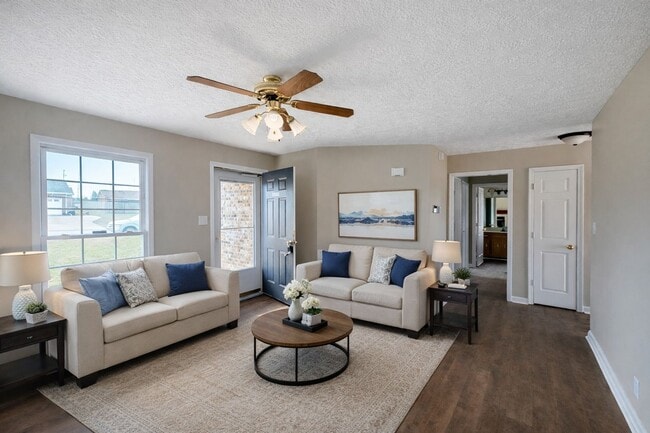 Building Photo - Beautiful 3 Bedroom 2 Bath Home