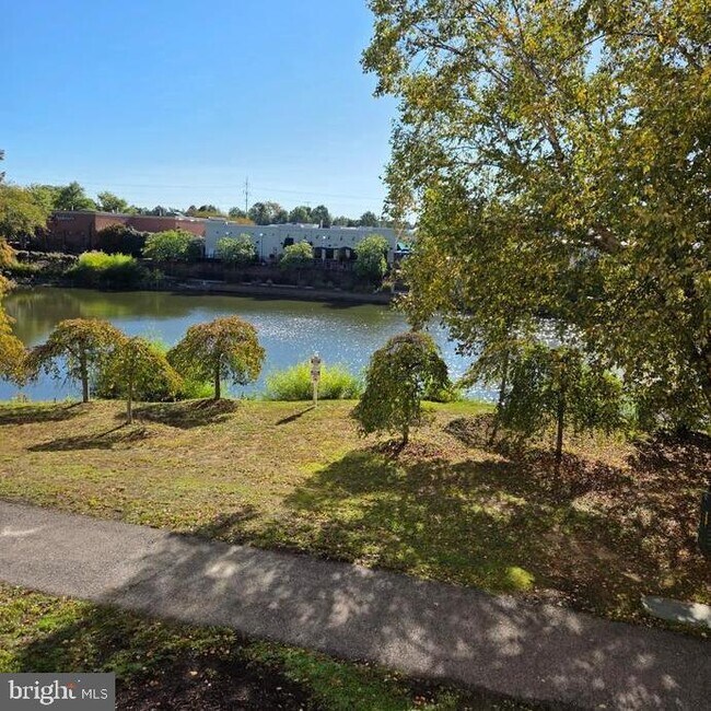 Building Photo - 2607 Chapel Lake Dr