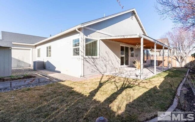 Building Photo - 971 Iris Ln