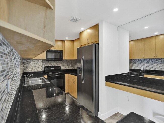 Building Photo - 10350 W Bay Harbor Dr