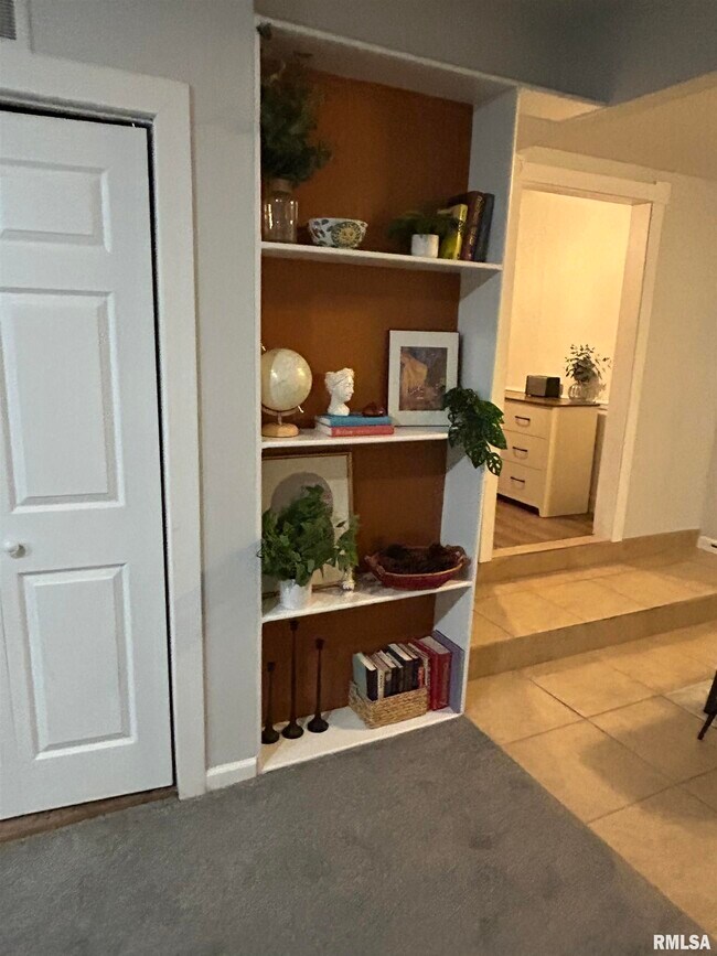 Building Photo - 5106 N Glen Elm Dr