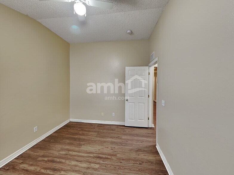 Building Photo - 875 Sedgewood Cir