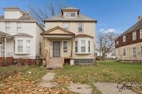 Building Photo - $1200 3 bedrooms