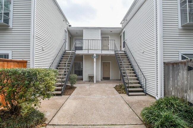 Building Photo - 9809 Richmond Ave.