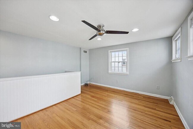 Building Photo - 715 Rodman St