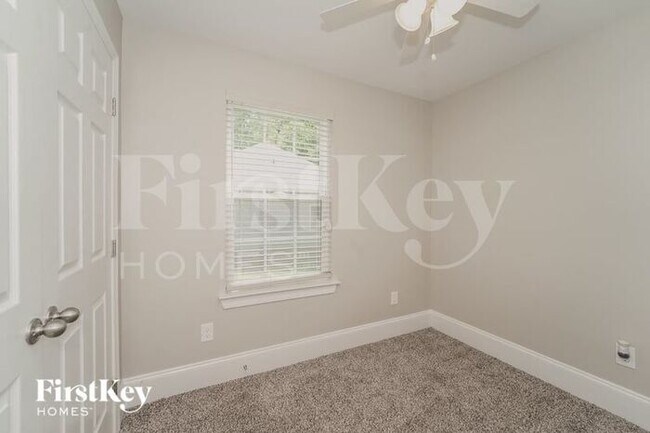 Building Photo - 115 Kings Drive