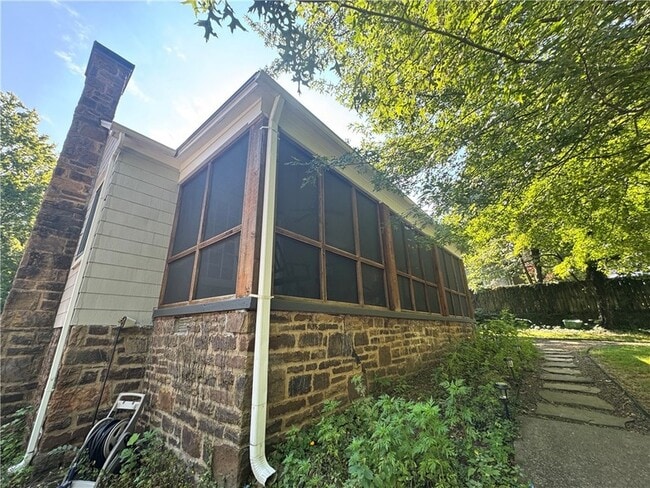Building Photo - 610 N Olive Ave