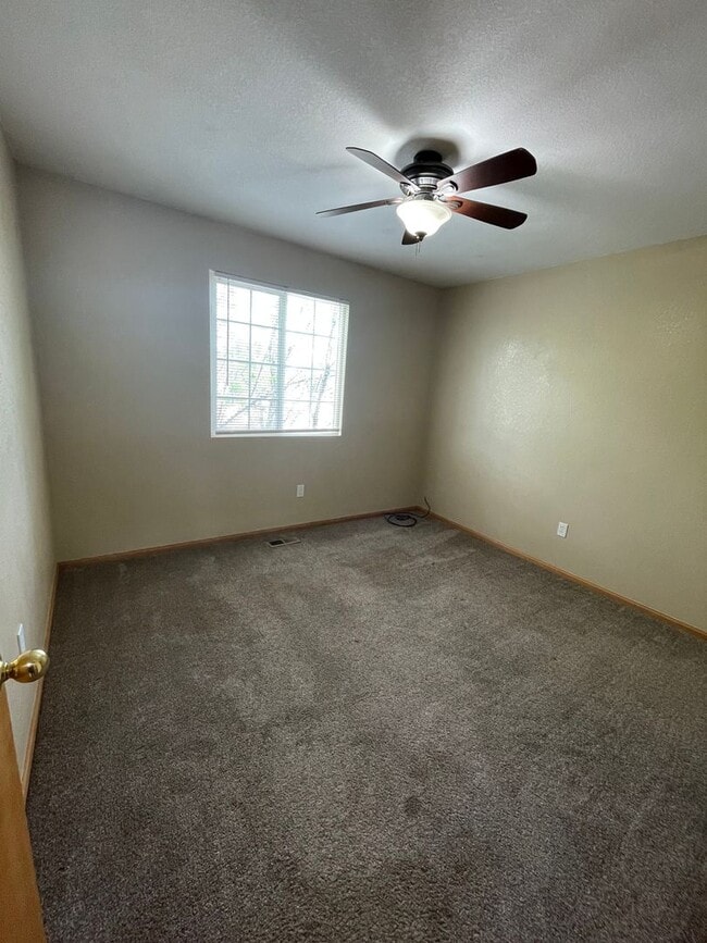 Building Photo - 3 Bedroom 2 Bath House in Thornton Available Now!