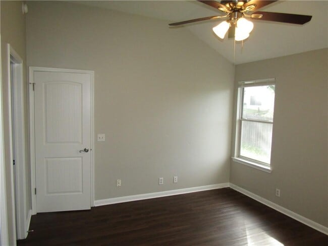 Building Photo - 4904 Gnarled Oak Cove