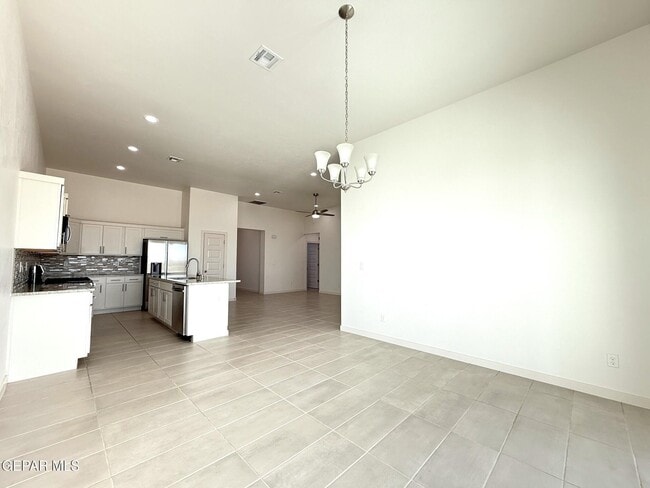 Building Photo - 7792 Enchanted Pk Dr
