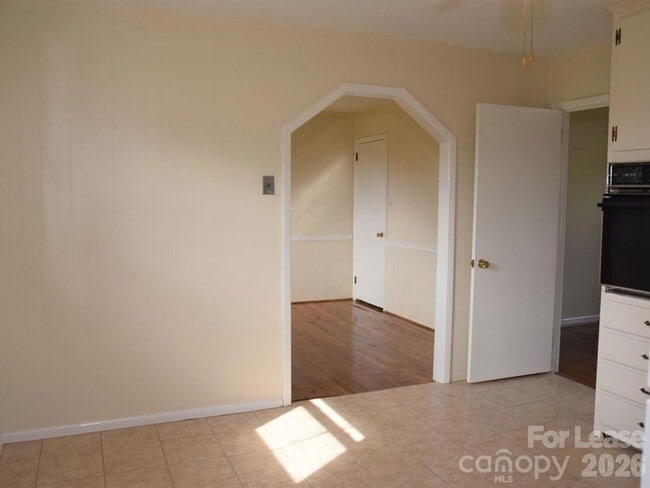 Building Photo - 1812 Cameron Rd