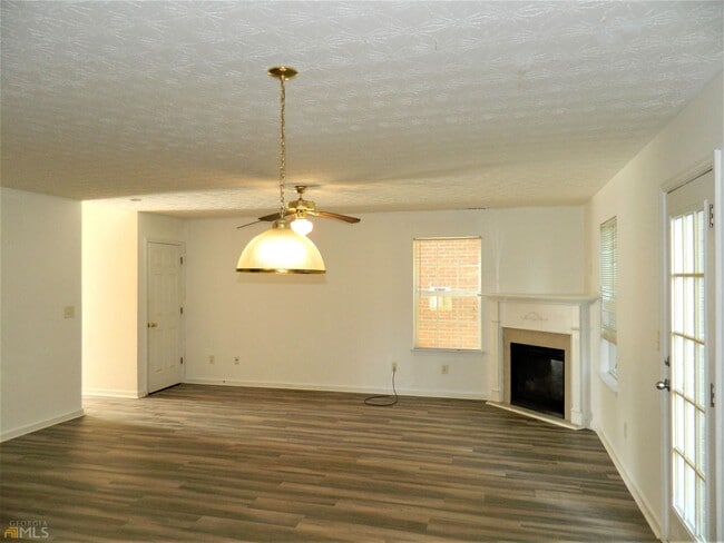 Building Photo - 20 Chantilly Pl