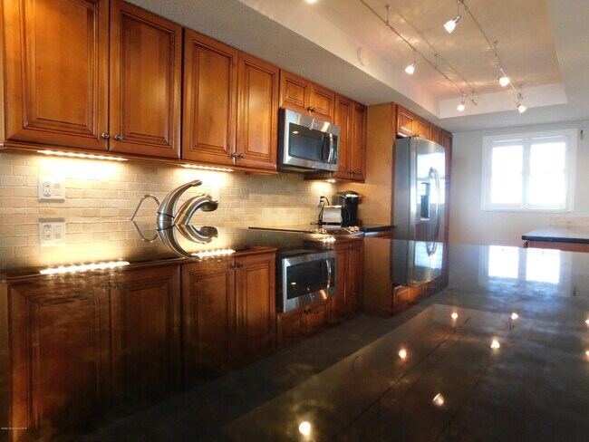 Building Photo - 1555 N Hwy A1A