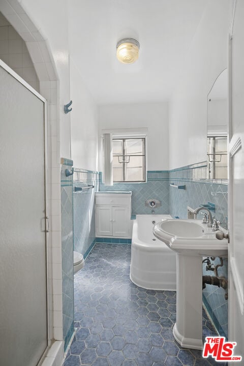 Building Photo - 201 S Poinsettia Pl