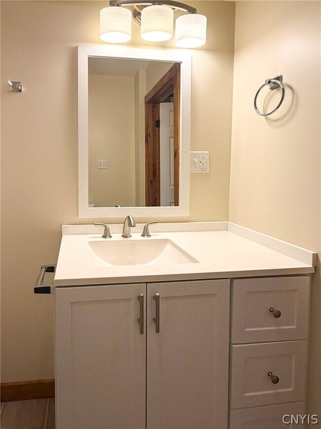 Building Photo - 1017 White Pl