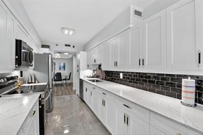 Building Photo - Yacht Club Way, Aventura, FL 33180 - 3 BR 2 BA condo