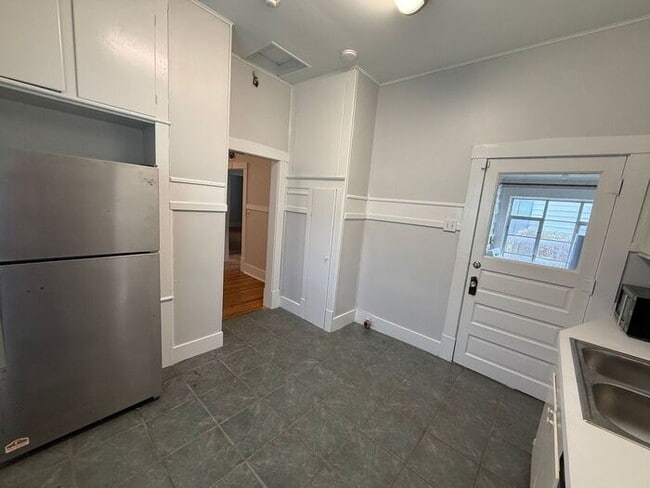 Building Photo - Pensacola - East Hill - 2 Bedroom, 1 Bathroom
