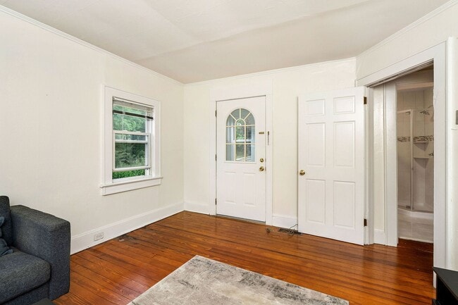 Building Photo - 106 Spruce St