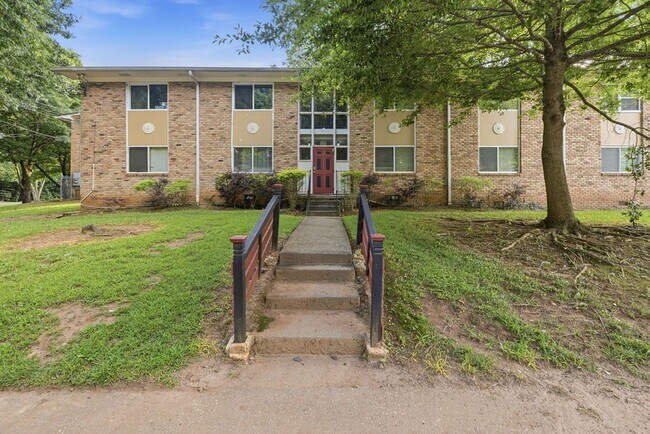 Building Photo - 1621 Line Cir
