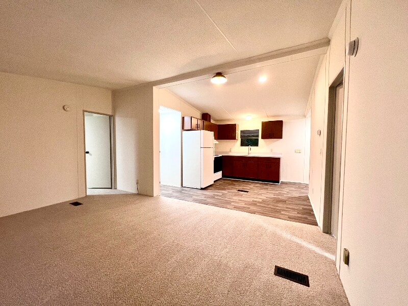 Building Photo - 413 Elm Ln