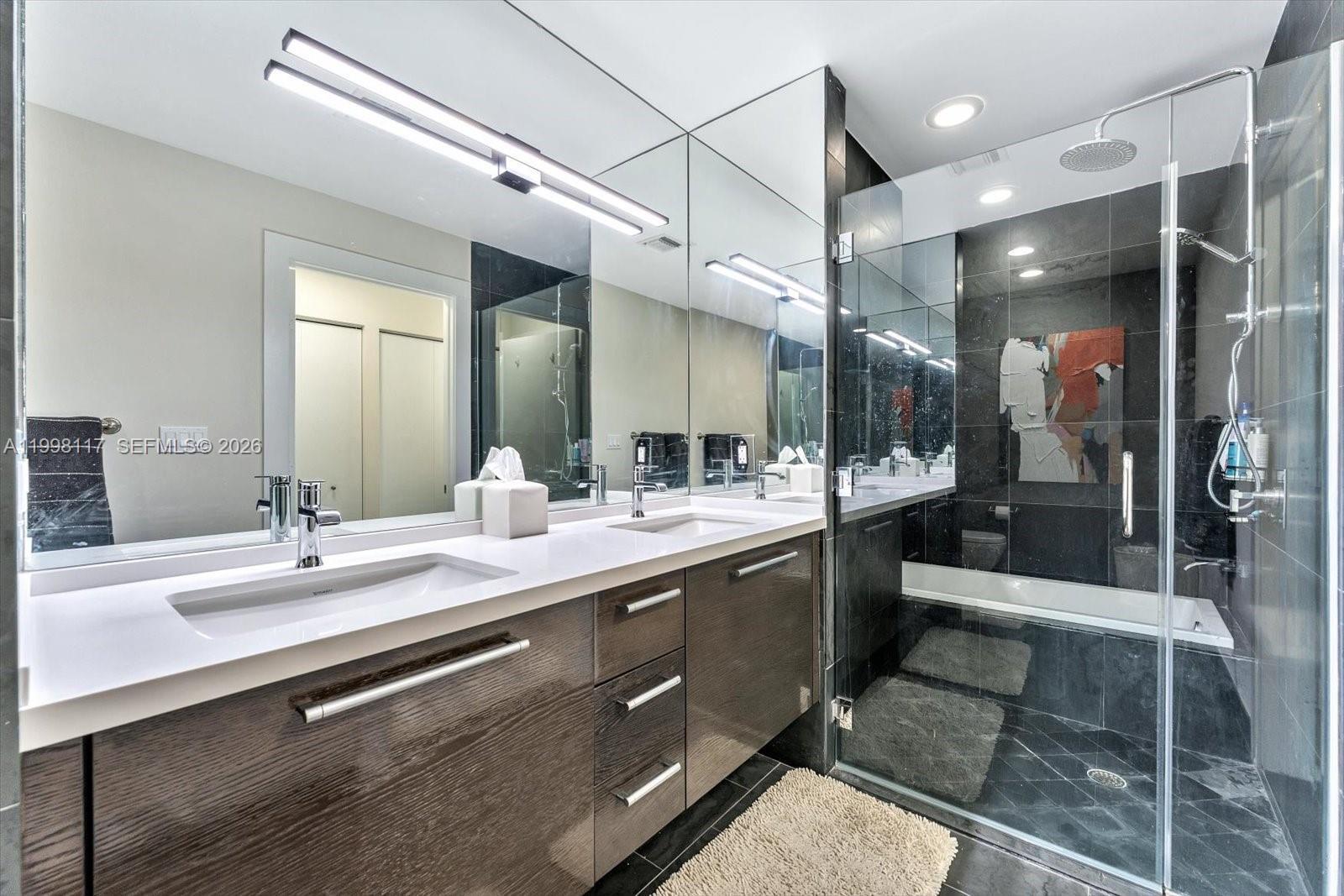 Building Photo - 900 Biscayne Blvd