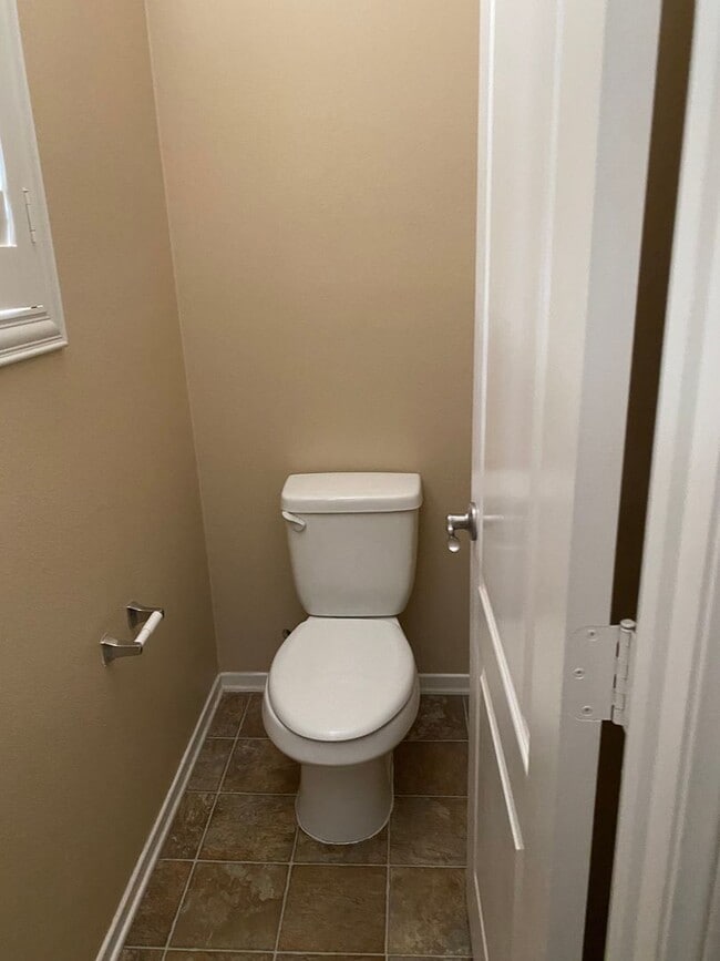 Building Photo - Great home for Seniors in Four Seasons com...
