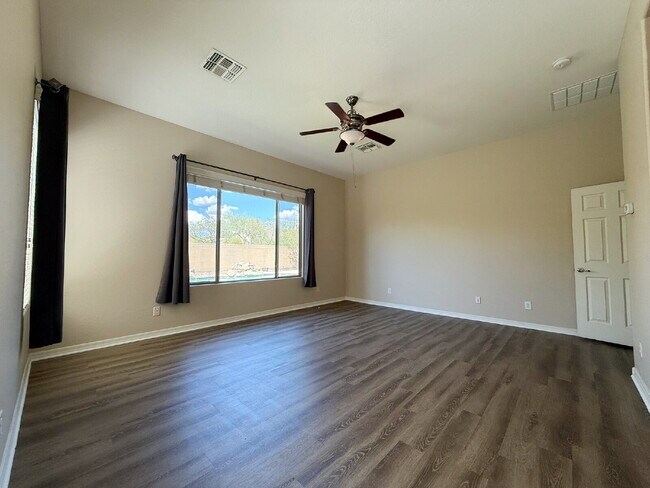 Building Photo - "Spacious 3-Bedroom/2 Full Bath Home with ...