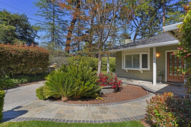Building Photo - 121 Los Altos Ave