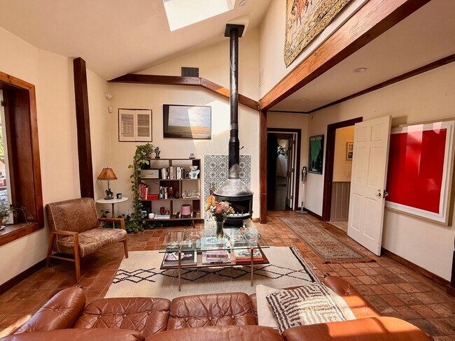 Building Photo - Furnished 1940s Beachwood Canyon Retreat with Treetop Deck + Creative Loft!