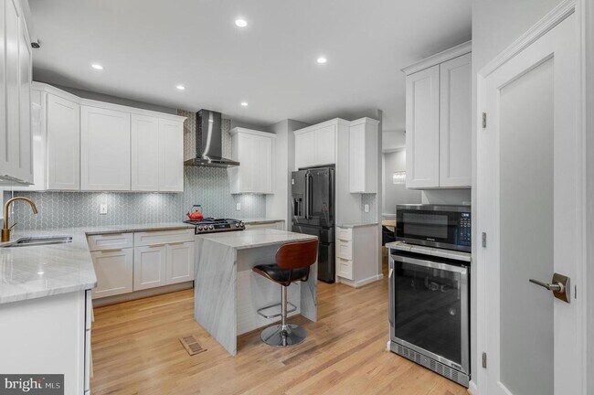 Building Photo - 1507 N Colonial Terrace