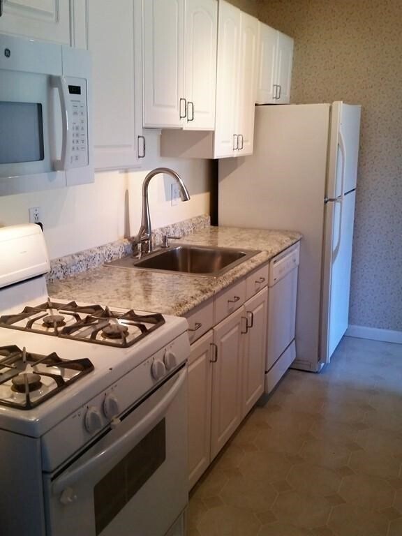 Building Photo - 405 Great Rd