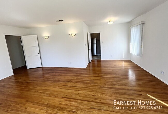 Building Photo - 14013 Addison St