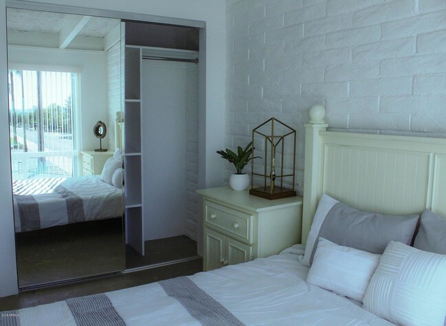 Building Photo - 3318 N 18th Ave