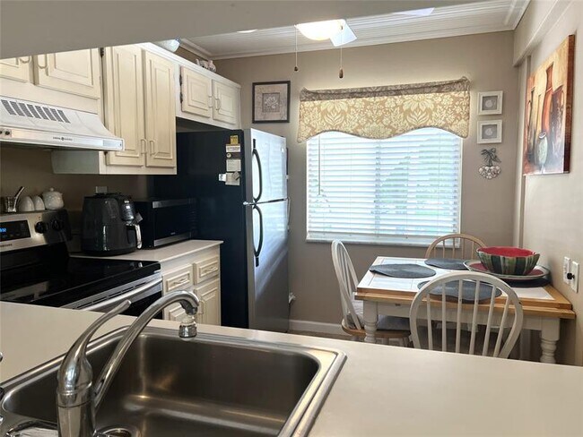 Building Photo - 4801 Martinique Pl