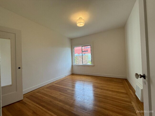 Building Photo - 714-716-716 35th Ave