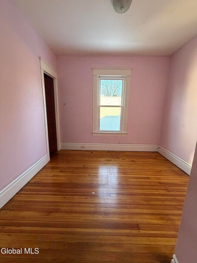 Building Photo - 608 3rd Ave