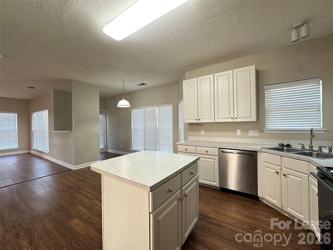 Building Photo - 5650 Berry Ridge Dr