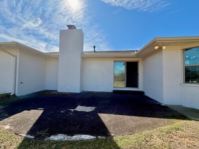 Building Photo - 506 Jenny Wren St