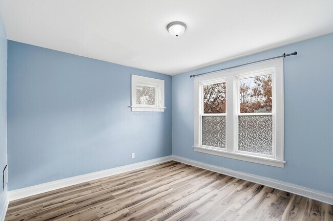 Building Photo - 212 E Hudson St