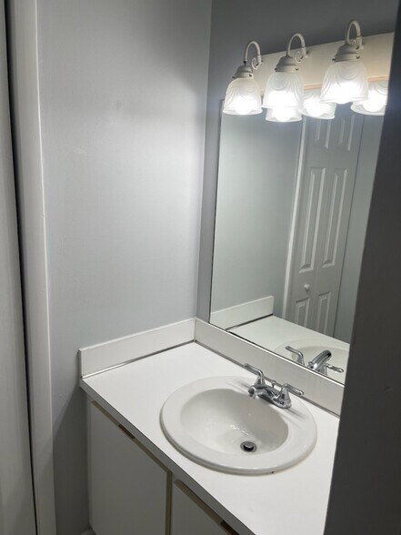 Building Photo - 4704 SW 136th Pl