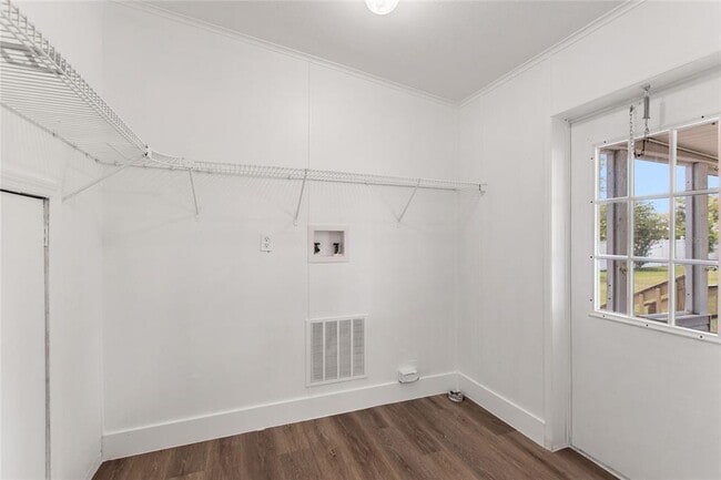 Building Photo - 486 Lindsey Dr