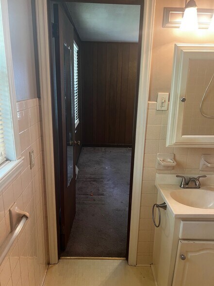 Bathroom - 176 Hardwood Ln