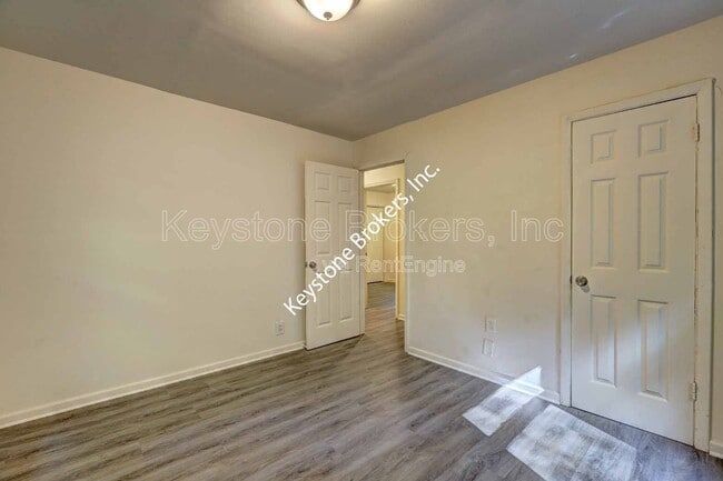 Building Photo - 1208 4th Ave W