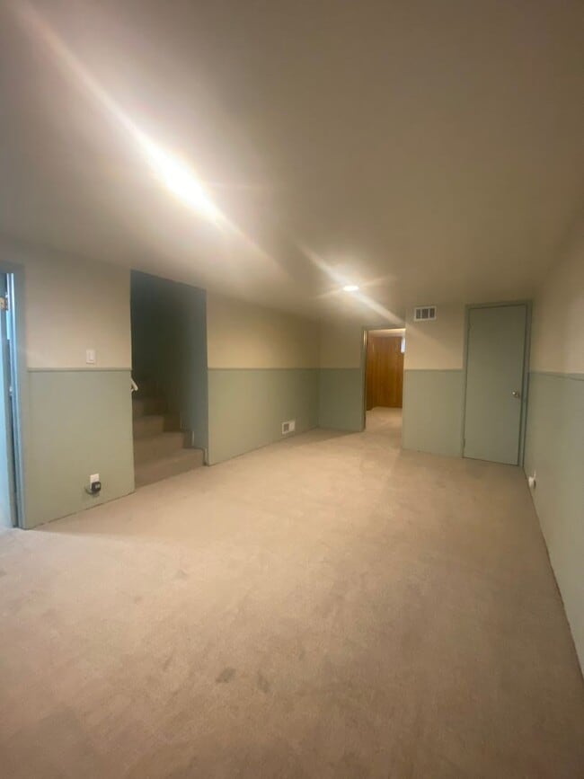 Building Photo - Audubon-Downriver Neighborhood 3+ bedroom, 1 bath corner lot with large, fenced yard