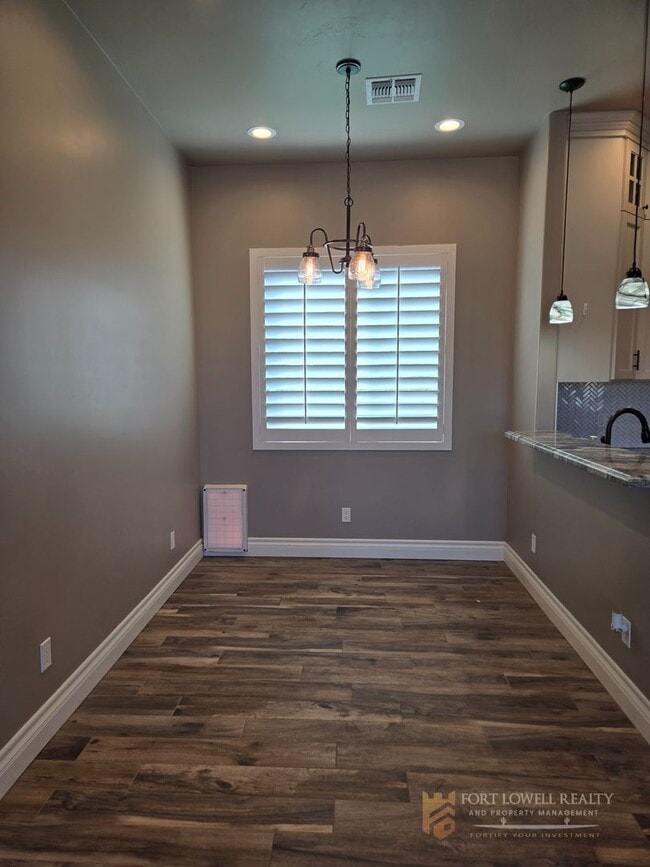 Building Photo - Stunning 2-bed, 2-bath Casita in North Phoenix