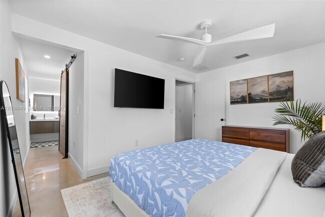 Building Photo - 930 N 11th Ct