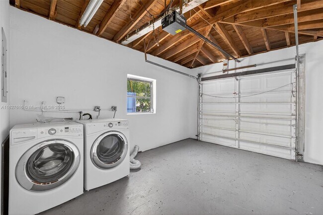 Building Photo - 17150 NE 18th Ave