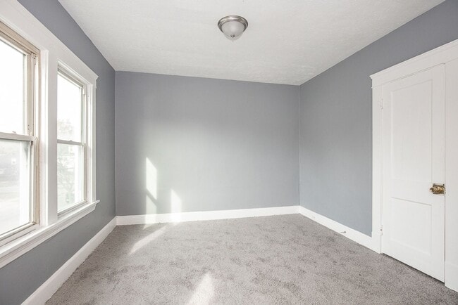 Building Photo - 3 BED, 1 BATH BEAUTIFUL SINGLE-FAMILY HOME IN CLEVELAND!